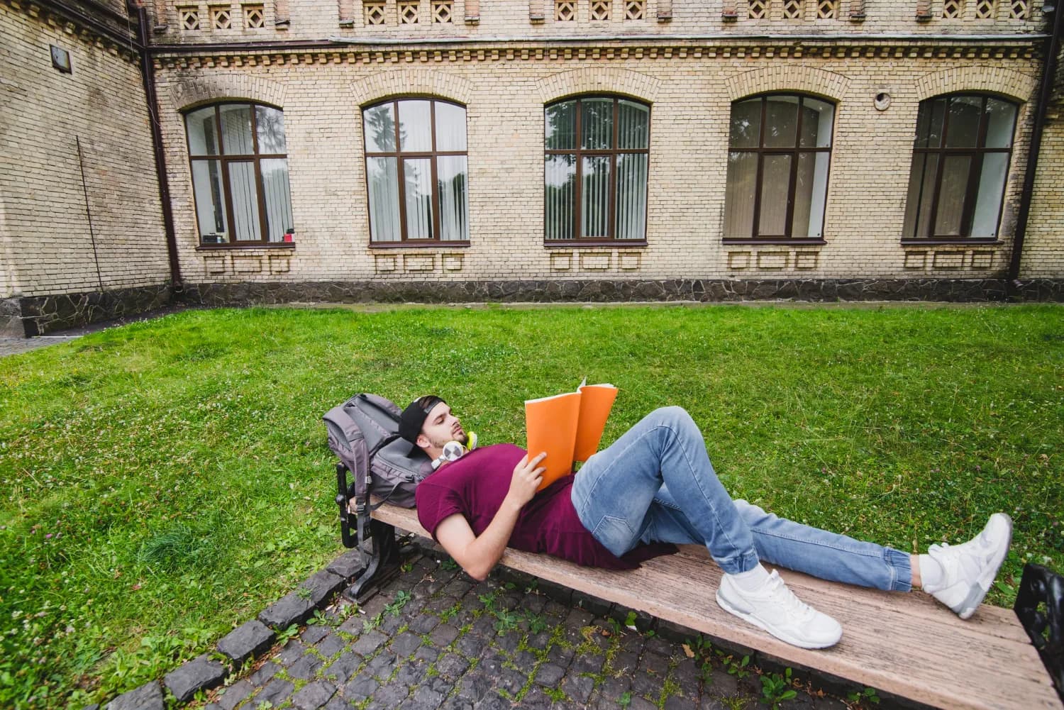 UCAS Data Shows Record Number of 18-Year-Olds Accepted to UK Universities